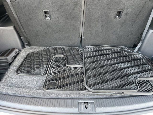 Used 2023 Volkswagen Atlas SEL R-Line AWD/4WD image 8