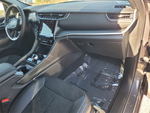 New 2025 Jeep Grand Cherokee Altitude image 17