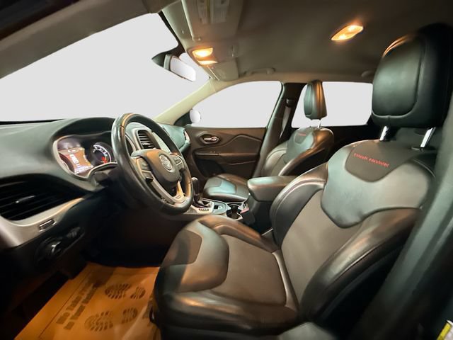 Used 2017 Jeep Cherokee Trailhawk w/ Cold Weather Group AWD/4WD image 18