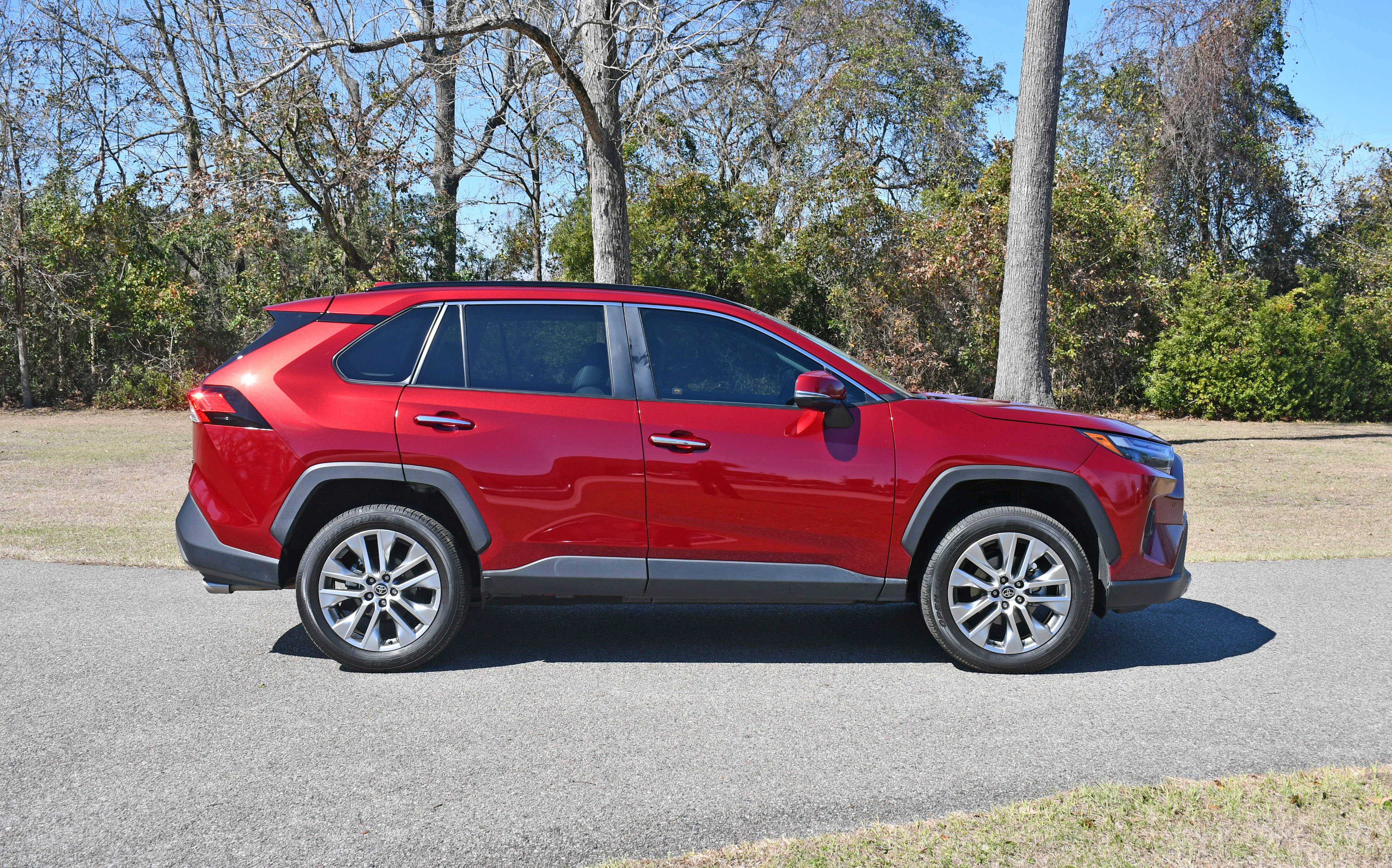 Used 2023 Toyota RAV4 Limited w/ Limited Grade Weather Package image 5