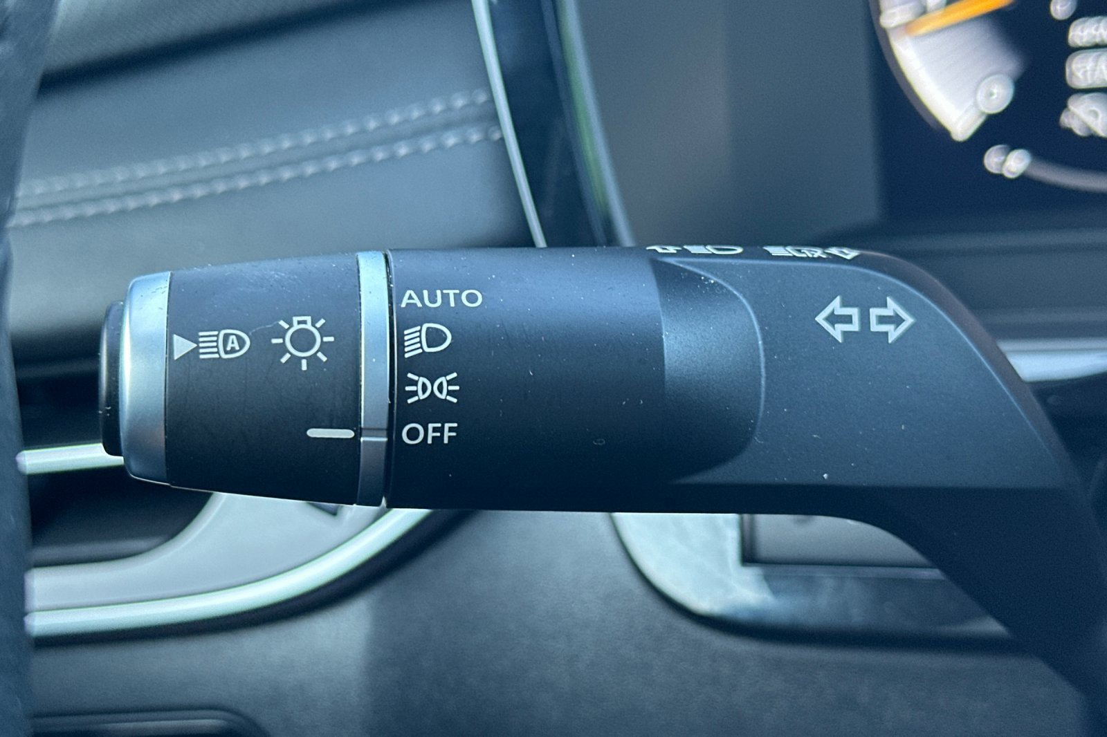 Certified 2025 INFINITI QX60 Luxe w/ Black Edition image 40