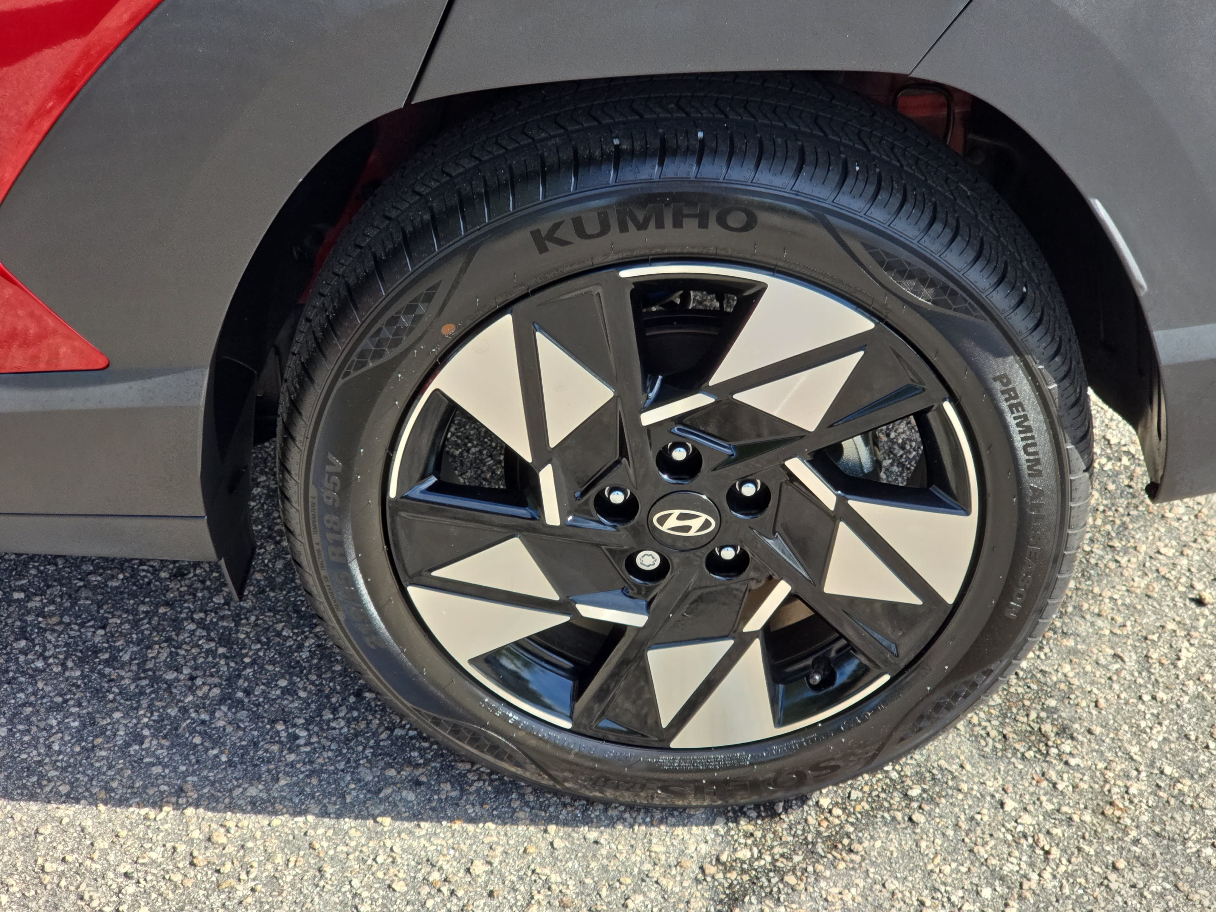 Used 2025 Hyundai Kona SEL FWD image 34