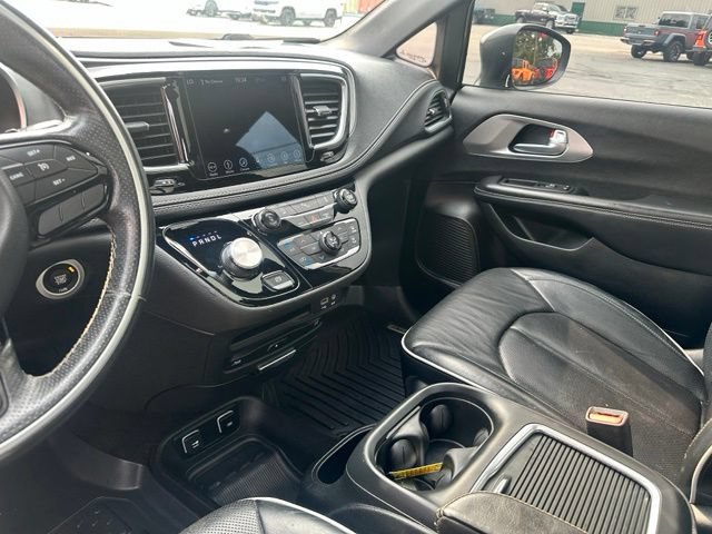Used 2019 Chrysler Pacifica Limited w/ S Appearance Package FWD image 24