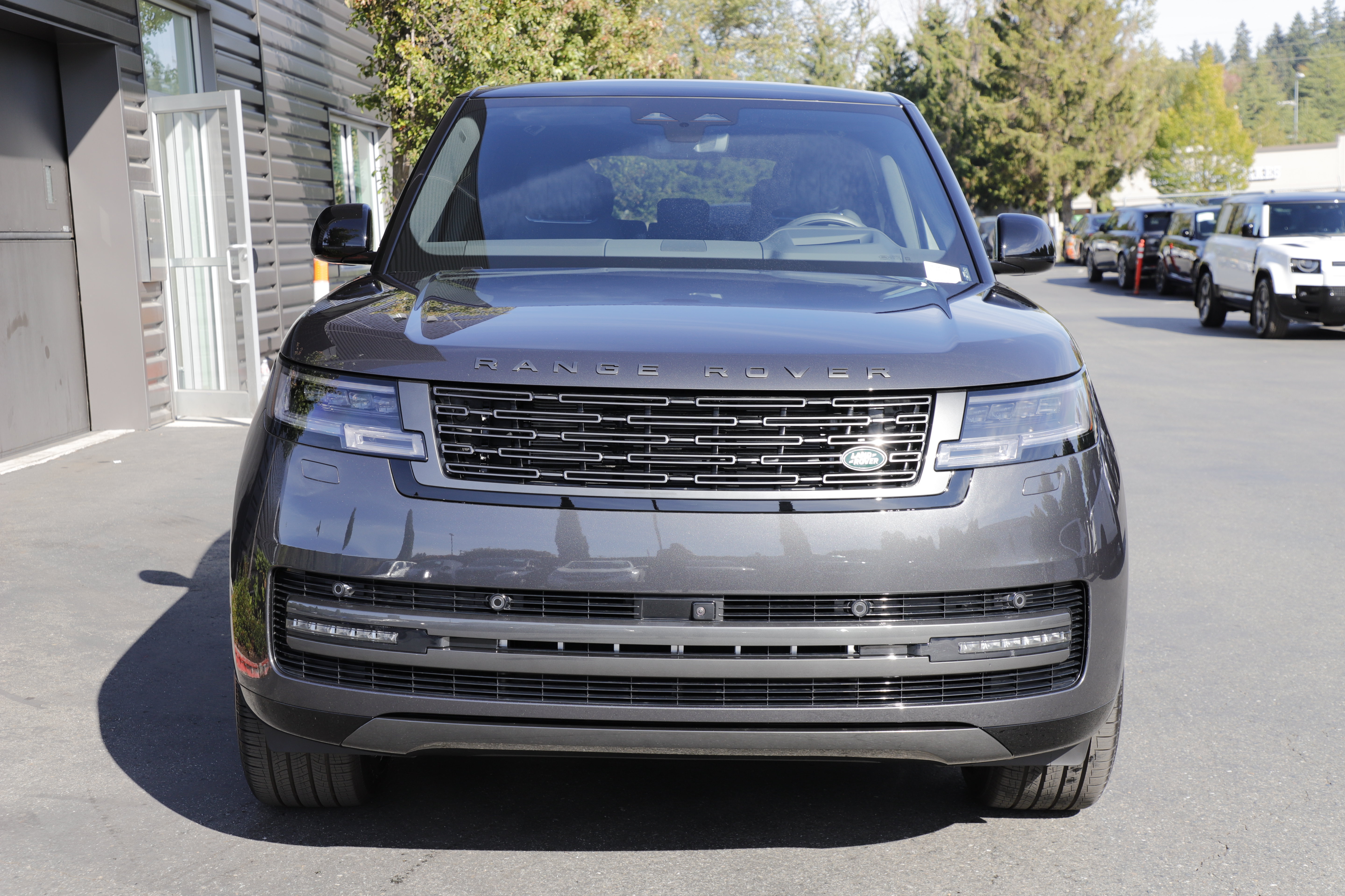 New 2026 Land Rover Range Rover Long Wheelbase SE AWD/4WD image 4