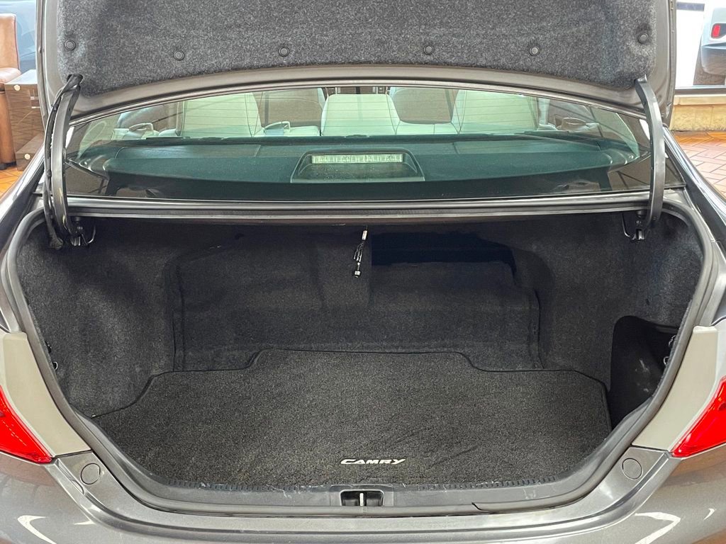 Used 2012 Toyota Camry XLE w/ Leather Pkg image 17