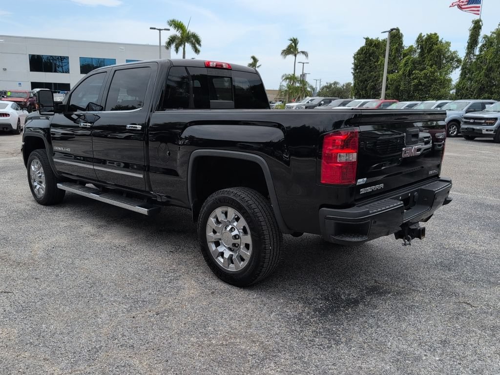 Used 2017 GMC Sierra 2500 Denali w/ Suspension Package, Off-Road AWD/4WD image 5