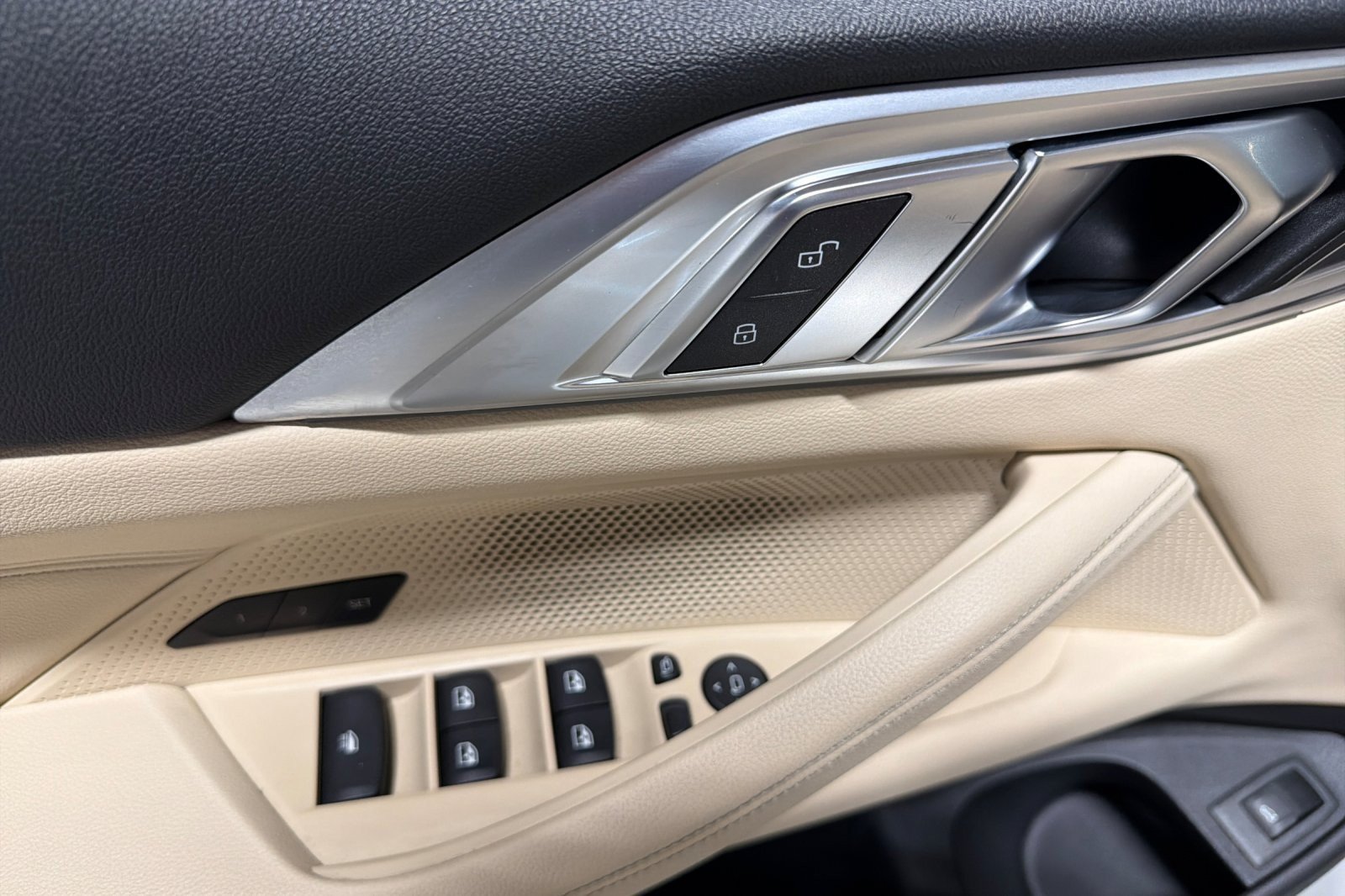 Used 2023 BMW 430i Convertible w/ Convenience Package RWD image 10