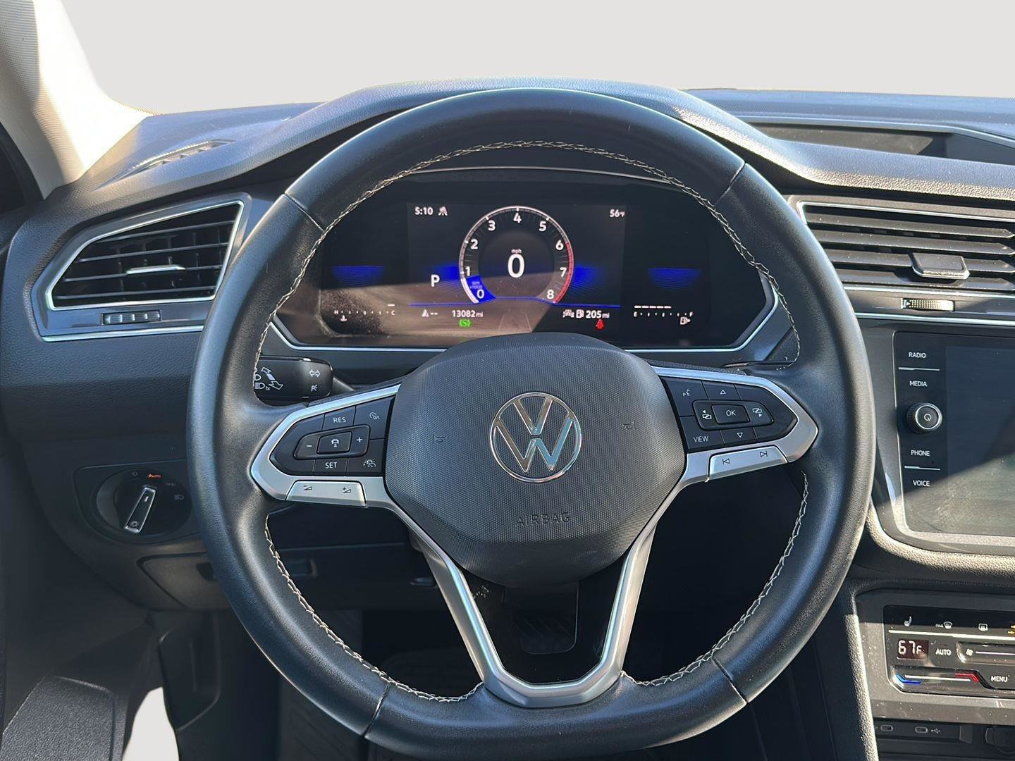 Used 2023 Volkswagen Tiguan SE AWD/4WD image 26
