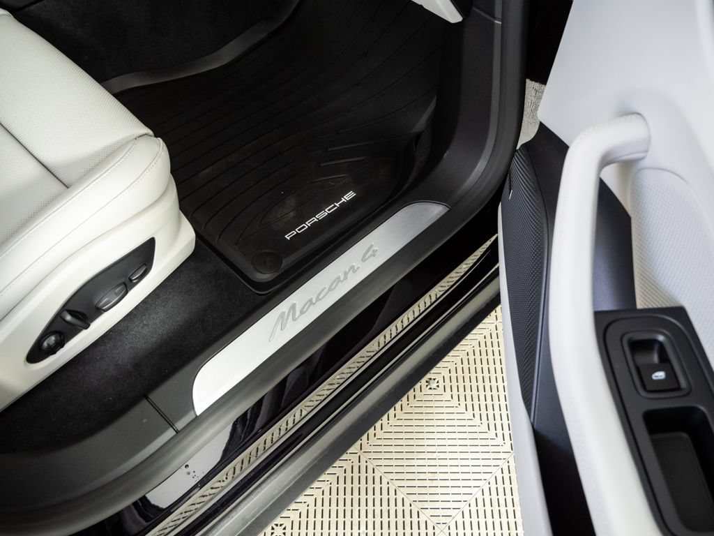 New 2026 Porsche Macan 4 Electric AWD/4WD image 26