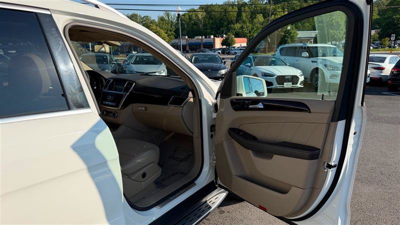 Used 2015 Mercedes-Benz GL 450 4MATIC image 32