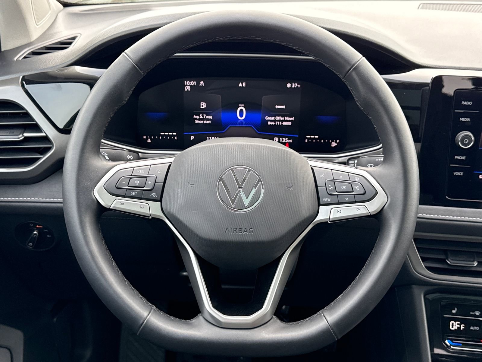 Certified 2025 Volkswagen Taos SE image 15