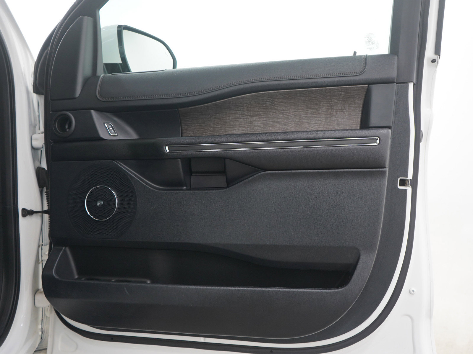 Used 2020 Ford Expedition Limited image 9