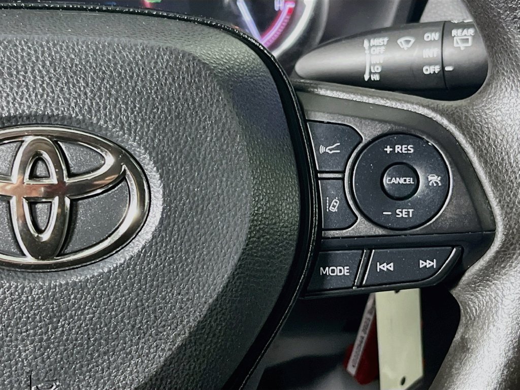 Used 2023 Toyota RAV4 LE AWD/4WD image 17