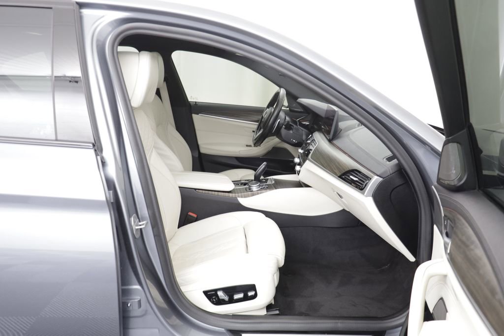 Used 2021 BMW M550i xDrive AWD/4WD image 19