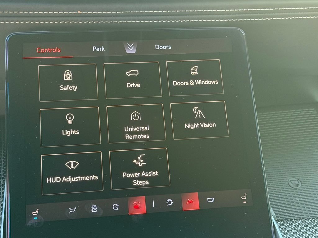 Used 2025 Cadillac Escalade ESV V AWD/4WD image 32