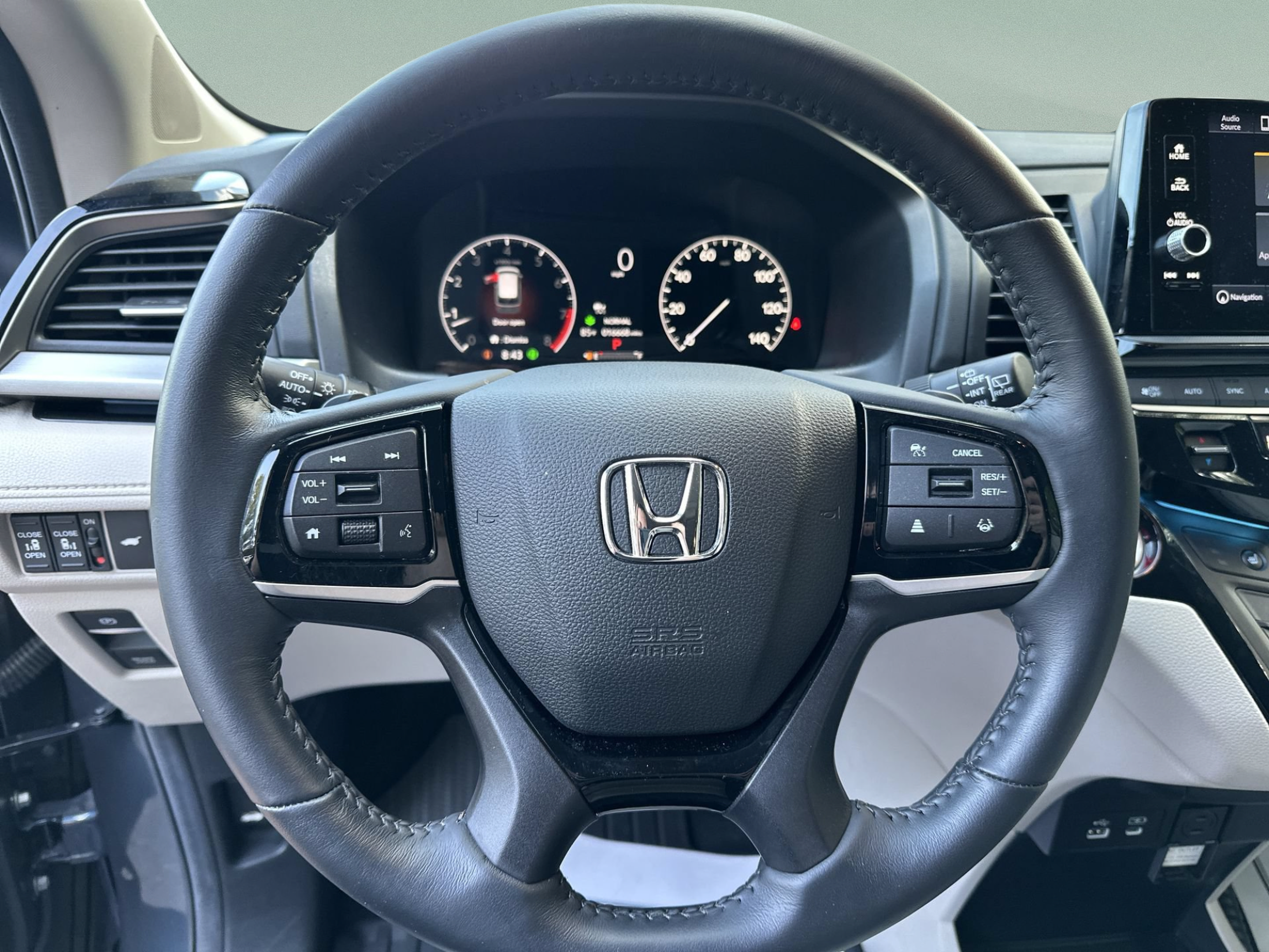 Used 2025 Honda Odyssey Touring image 11