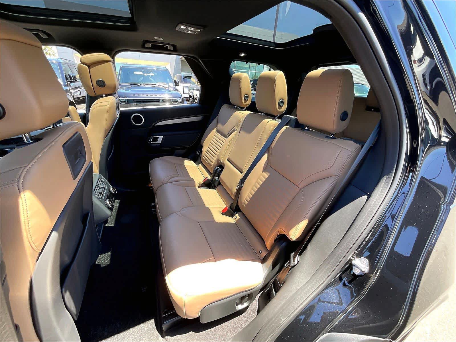 Used 2025 Land Rover Discovery Dynamic SE AWD/4WD image 26