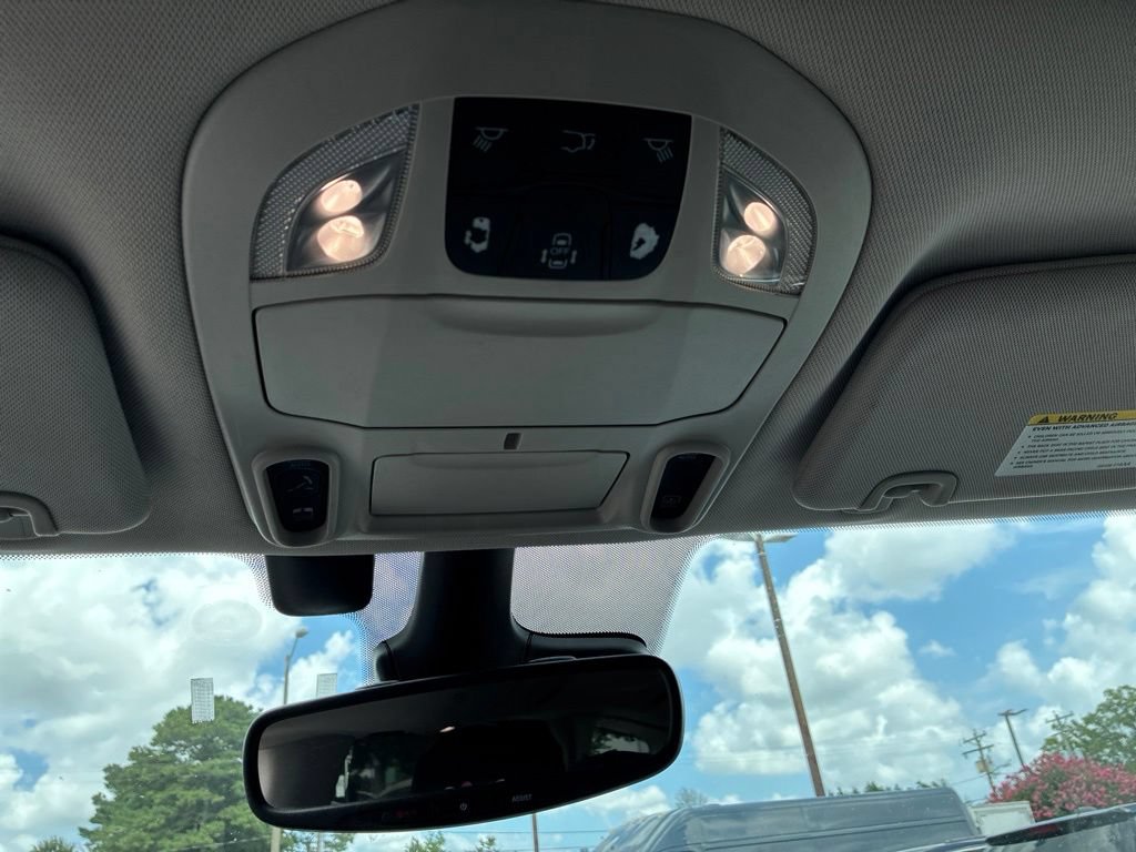 Used 2017 Chrysler Pacifica Limited FWD image 17