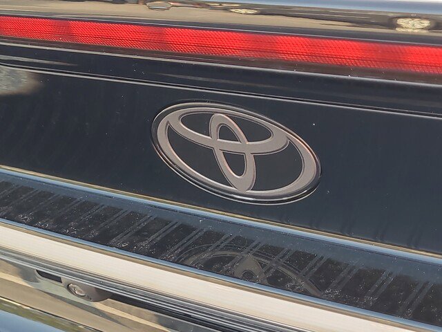 New 2026 Toyota Prius Plug-In Hybrid FWD image 32