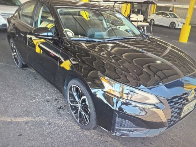 Certified 2023 Nissan Altima 2.5 SR FWD image 12