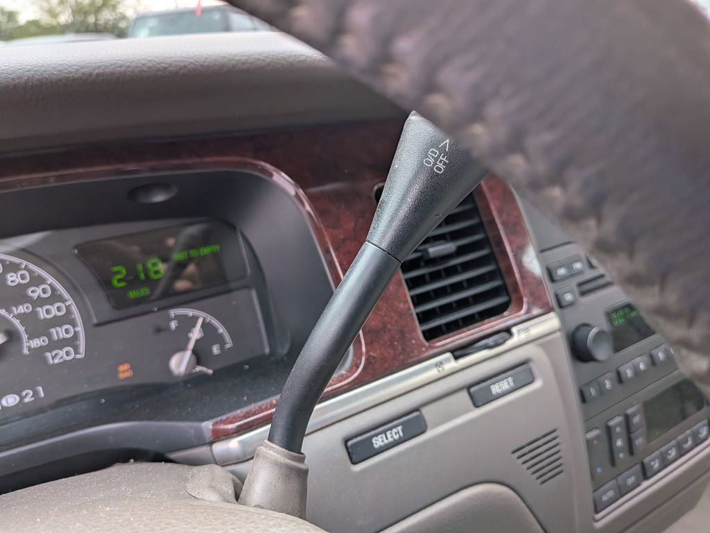 Used 2005 Lincoln Town Car Signature image 20