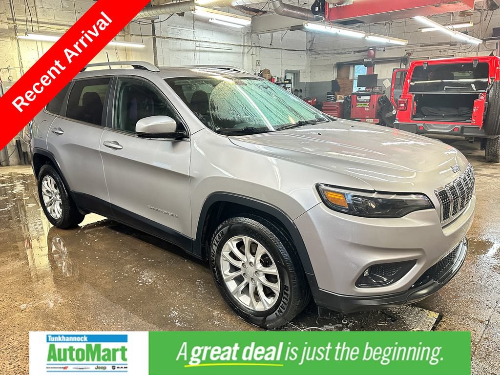 Used 2019 Jeep Cherokee Latitude w/ Cold Weather Group AWD/4WD image 1