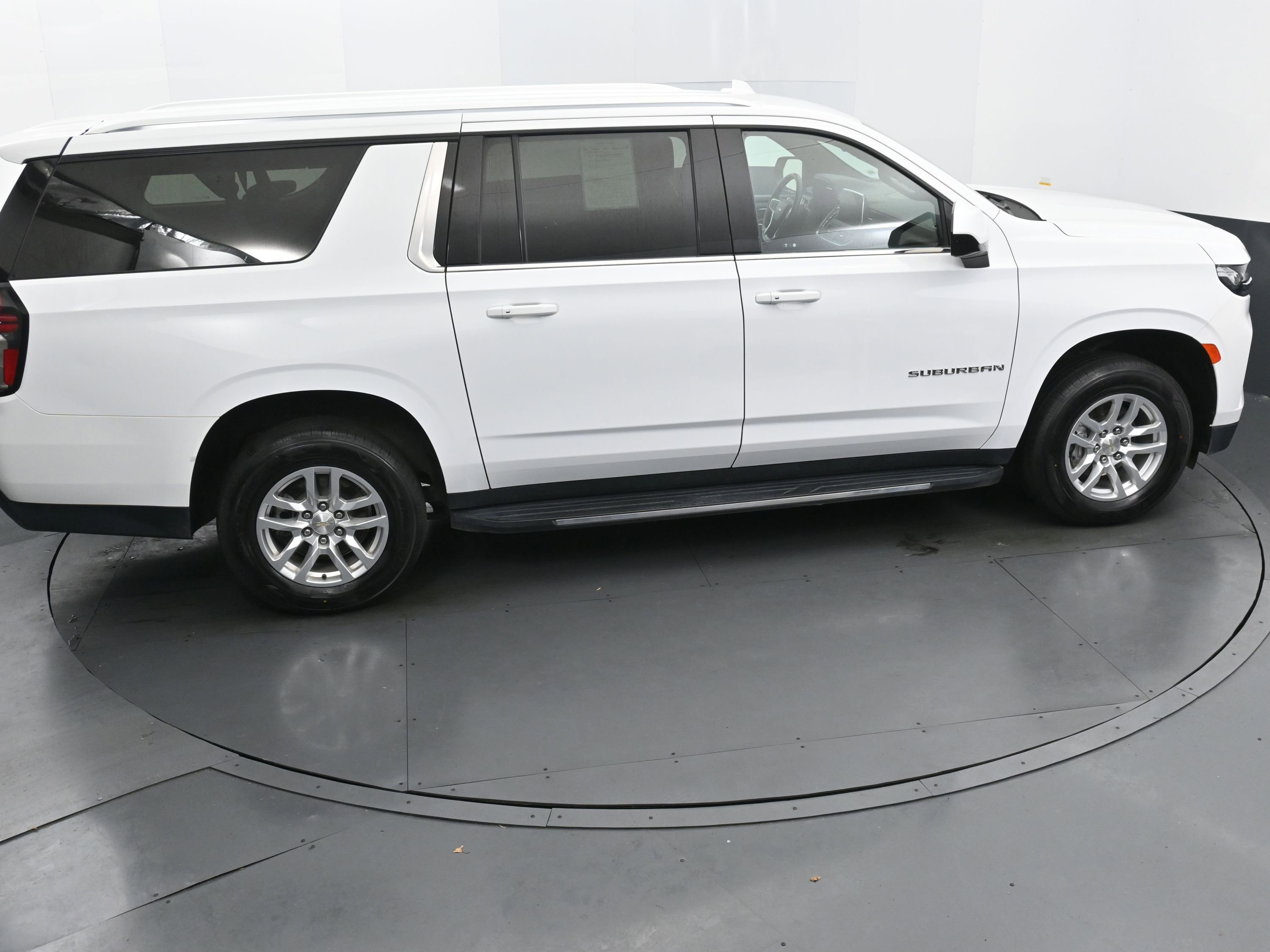 Used 2024 Chevrolet Suburban LT AWD/4WD image 30