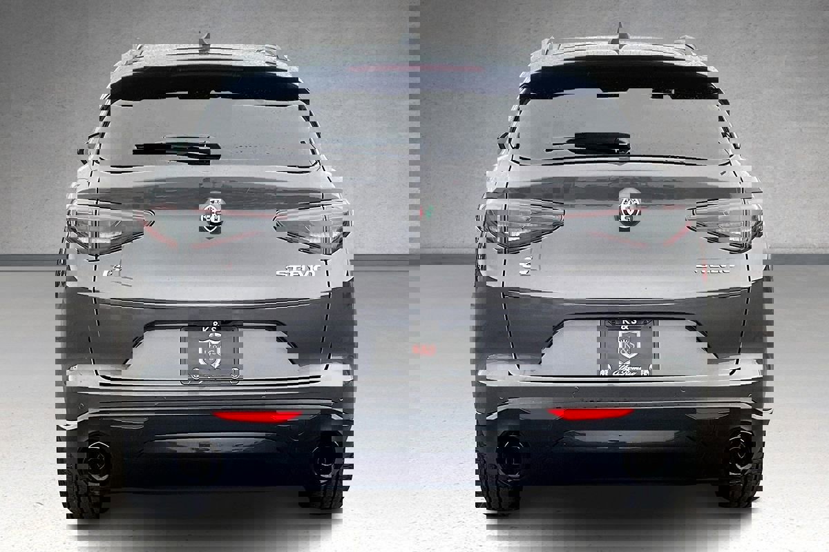 New 2025 Alfa Romeo Stelvio Sprint image 4
