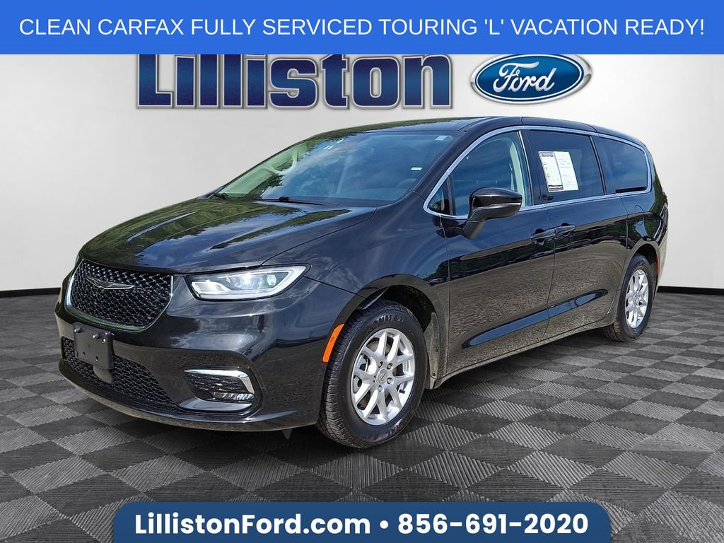 Used 2023 Chrysler Pacifica Touring-L FWD image 1