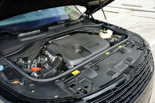 Used 2025 Land Rover Range Rover Long Wheelbase SE image 18