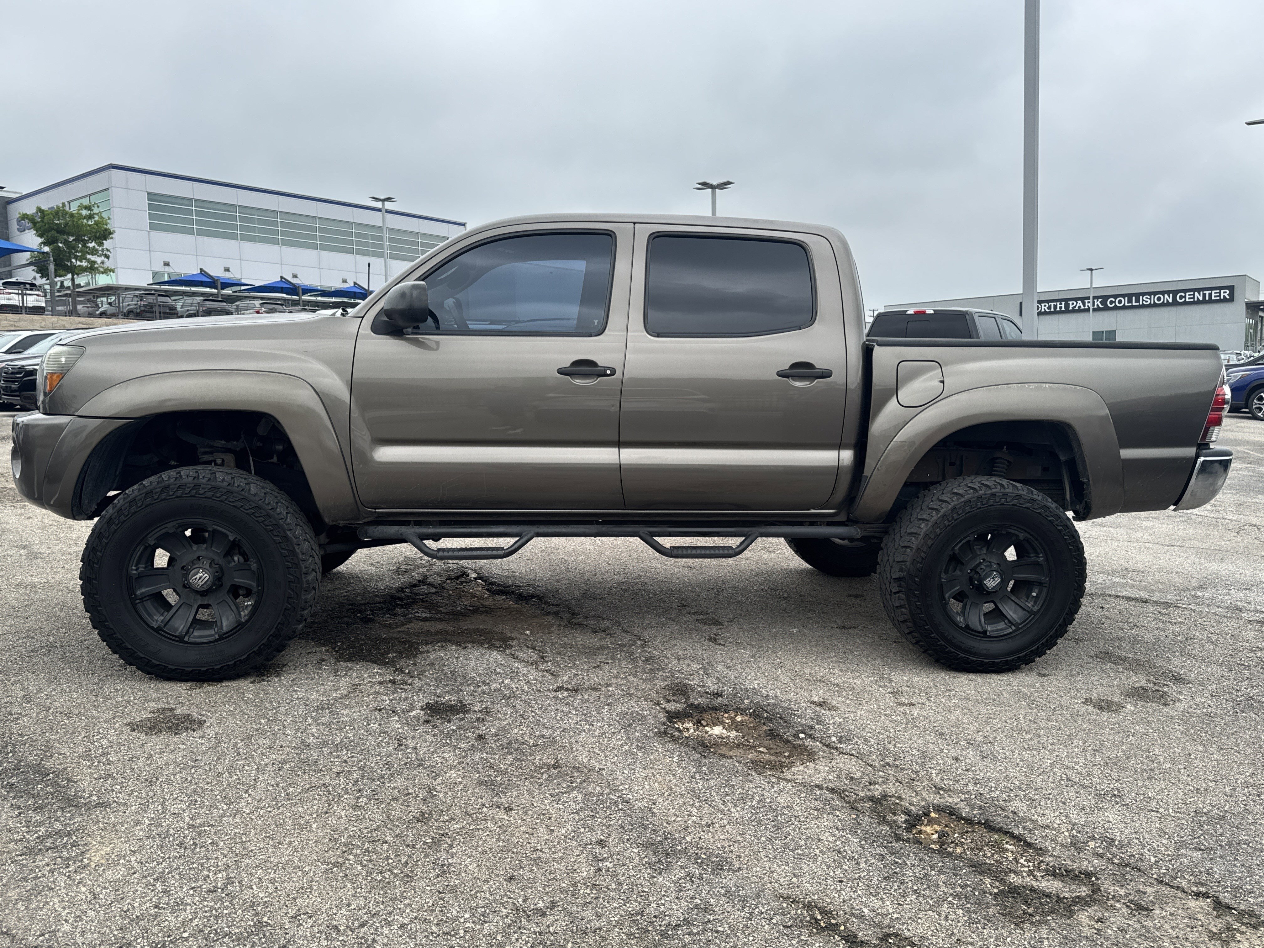 Used 2011 Toyota Tacoma PreRunner w/ SR5 Pkg #2 RWD image 6