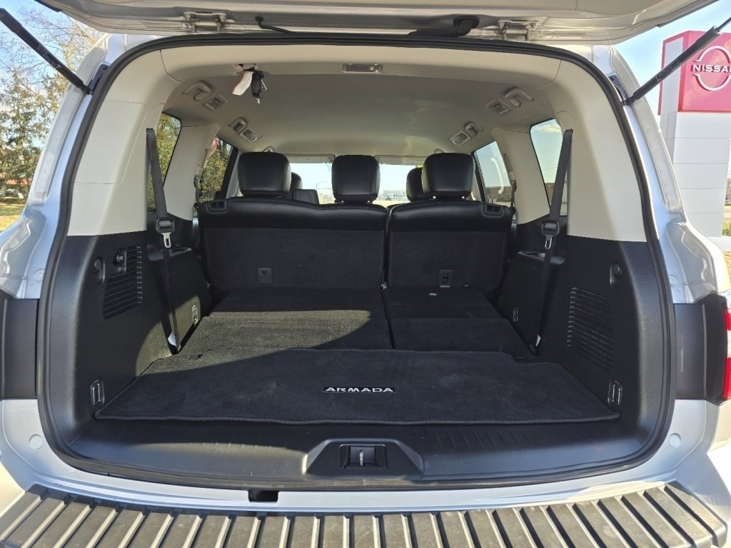 Used 2024 Nissan Armada SV image 18