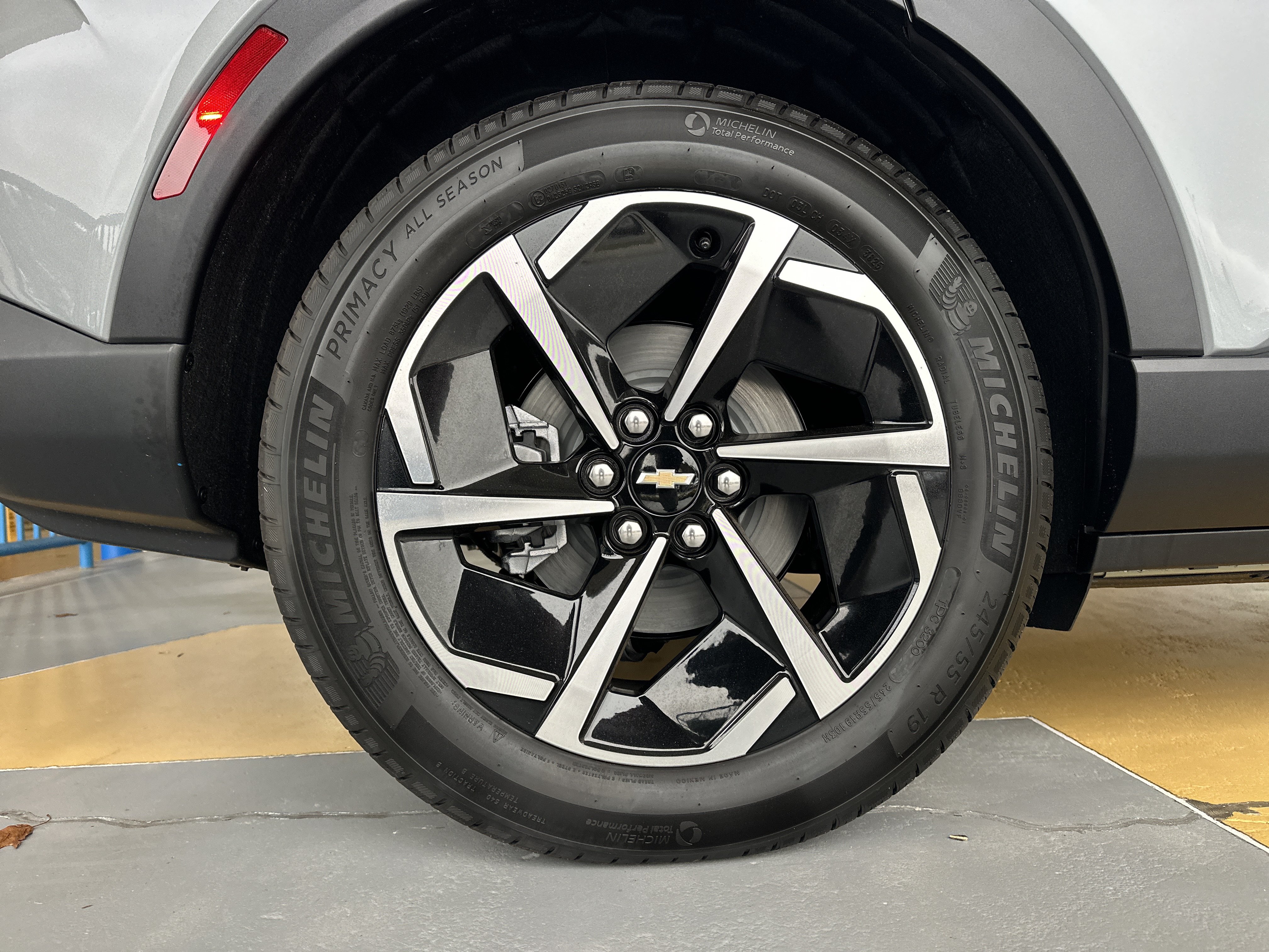New 2026 Chevrolet Equinox EV LT AWD/4WD image 19