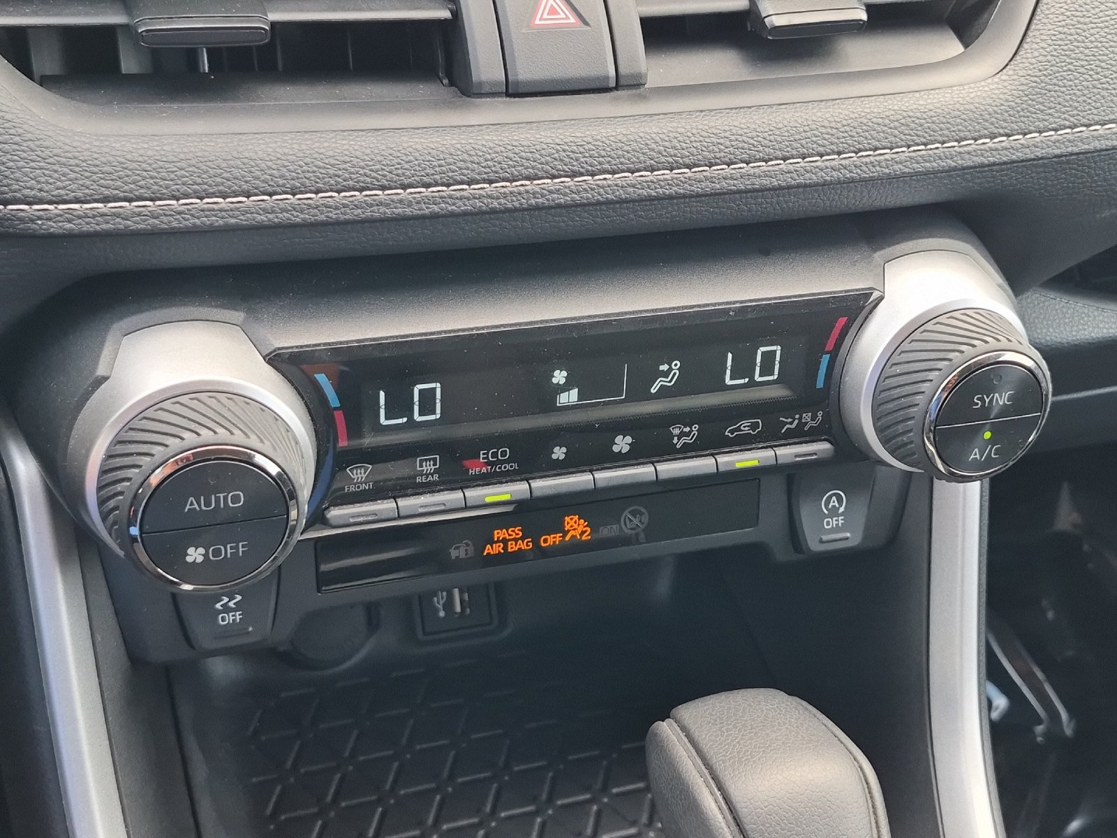 Used 2025 Toyota RAV4 XLE FWD image 18
