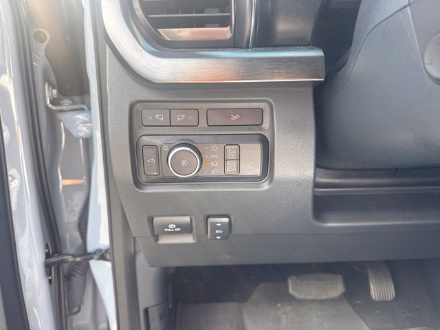 Used 2024 Ford F250 Lariat w/ Black Appearance Package AWD/4WD image 28