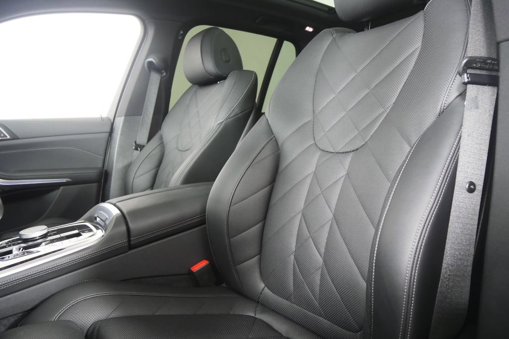 Used 2024 BMW X5 xDrive40i w/ M Sport Package AWD/4WD image 11
