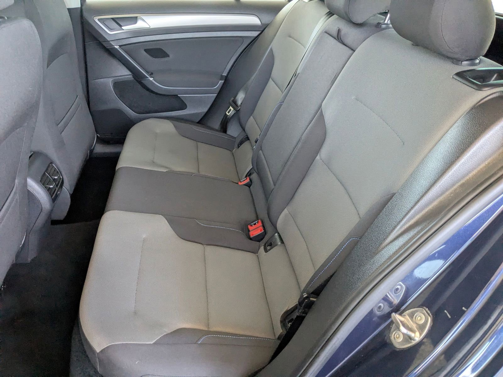 Used 2016 Volkswagen e-Golf SE FWD image 24