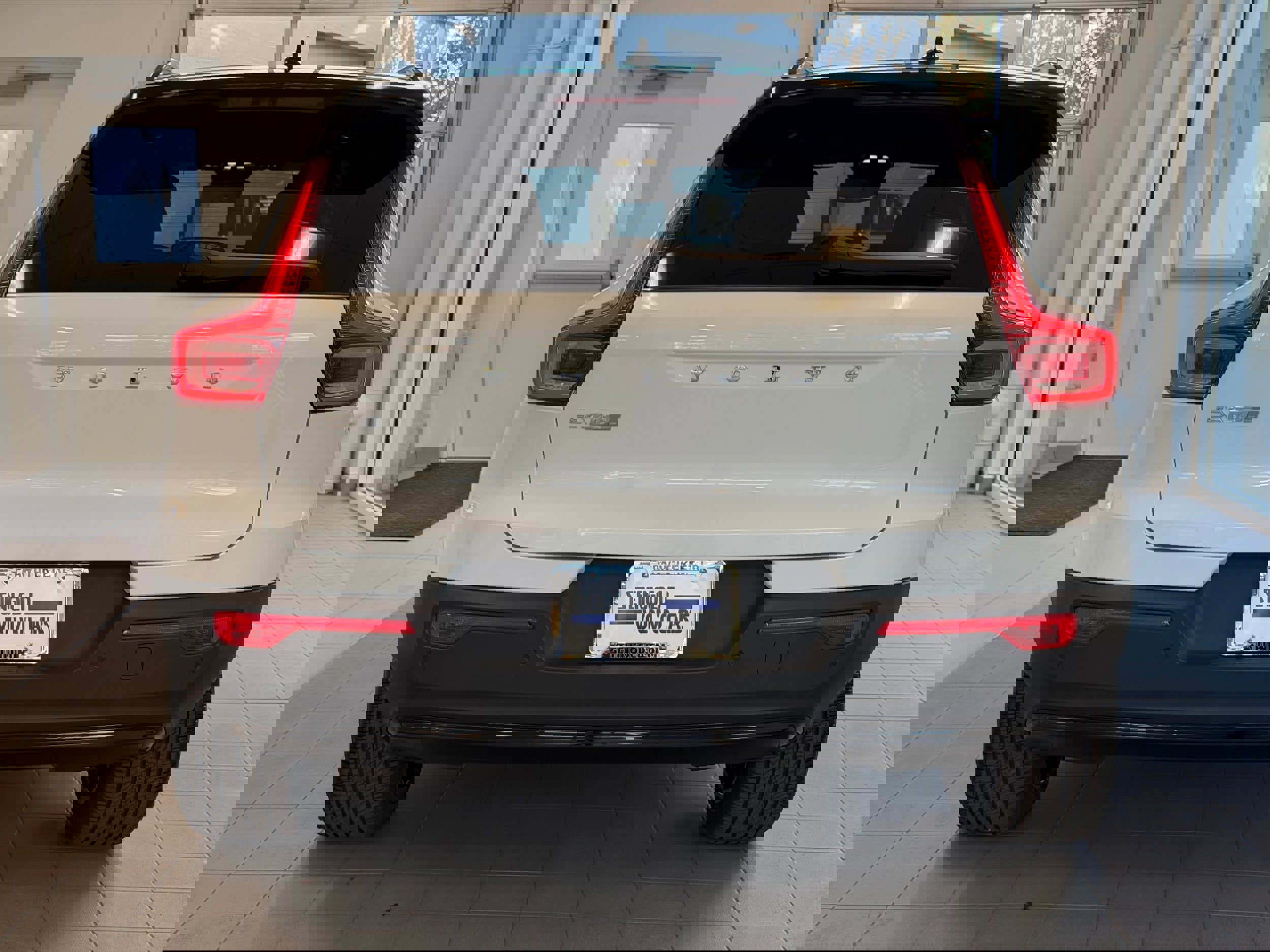 New 2026 Volvo EX40 Plus w/ Climate Package image 6