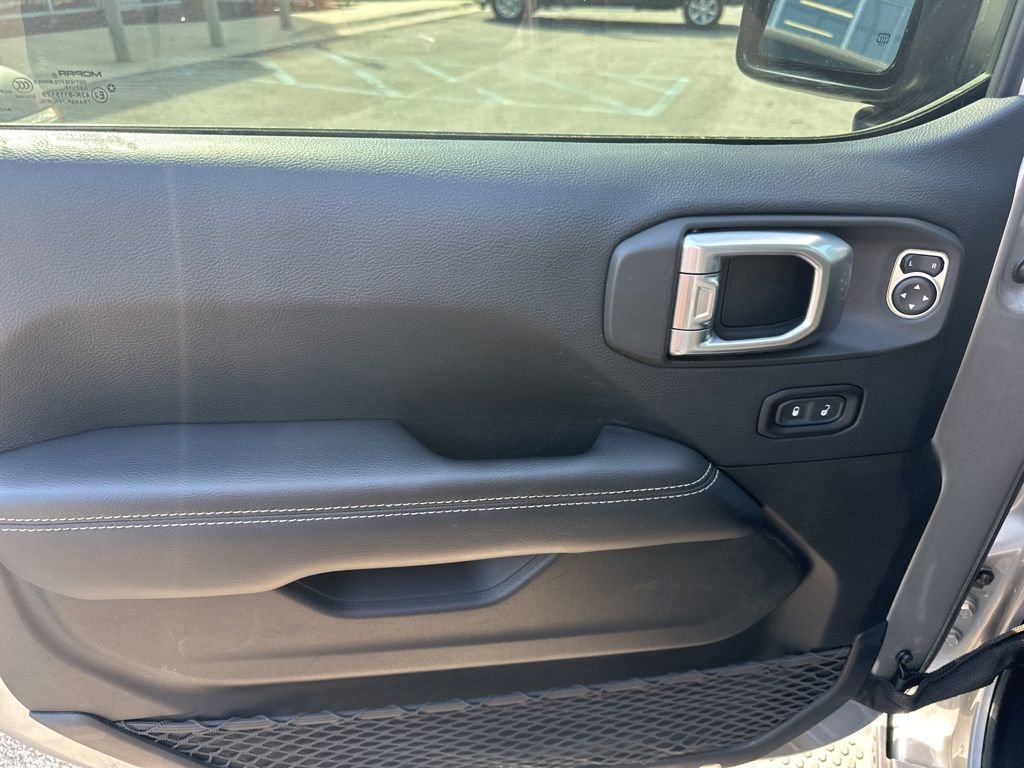 Used 2019 Jeep Wrangler Unlimited Sahara image 11