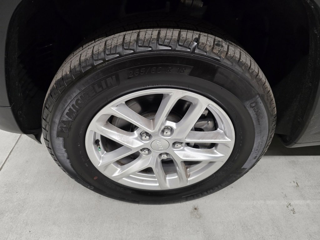 Used 2024 Jeep Grand Cherokee L Laredo w/ Luxury Tech Group I image 9