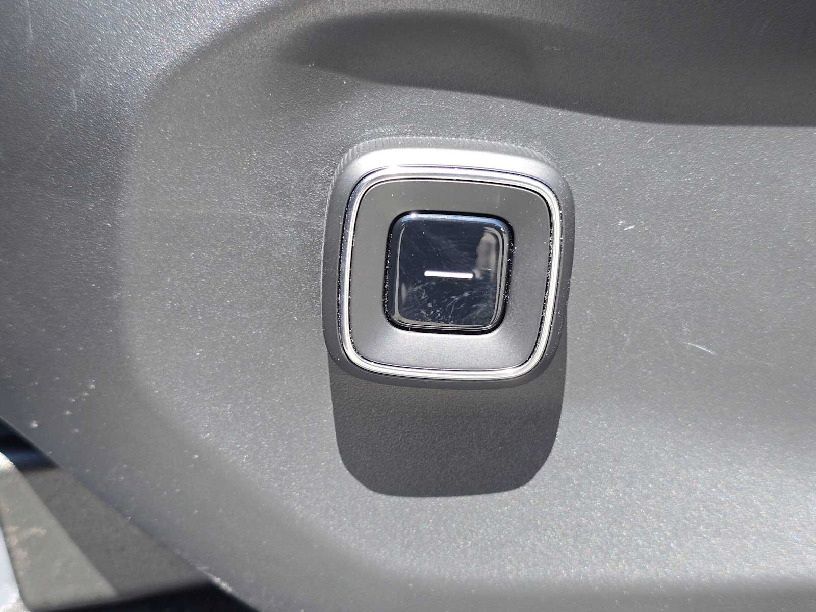 Used 2025 Volvo EX90 Plus AWD/4WD image 23