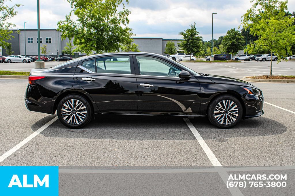 Used 2025 Nissan Altima 2.5 SV FWD image 9