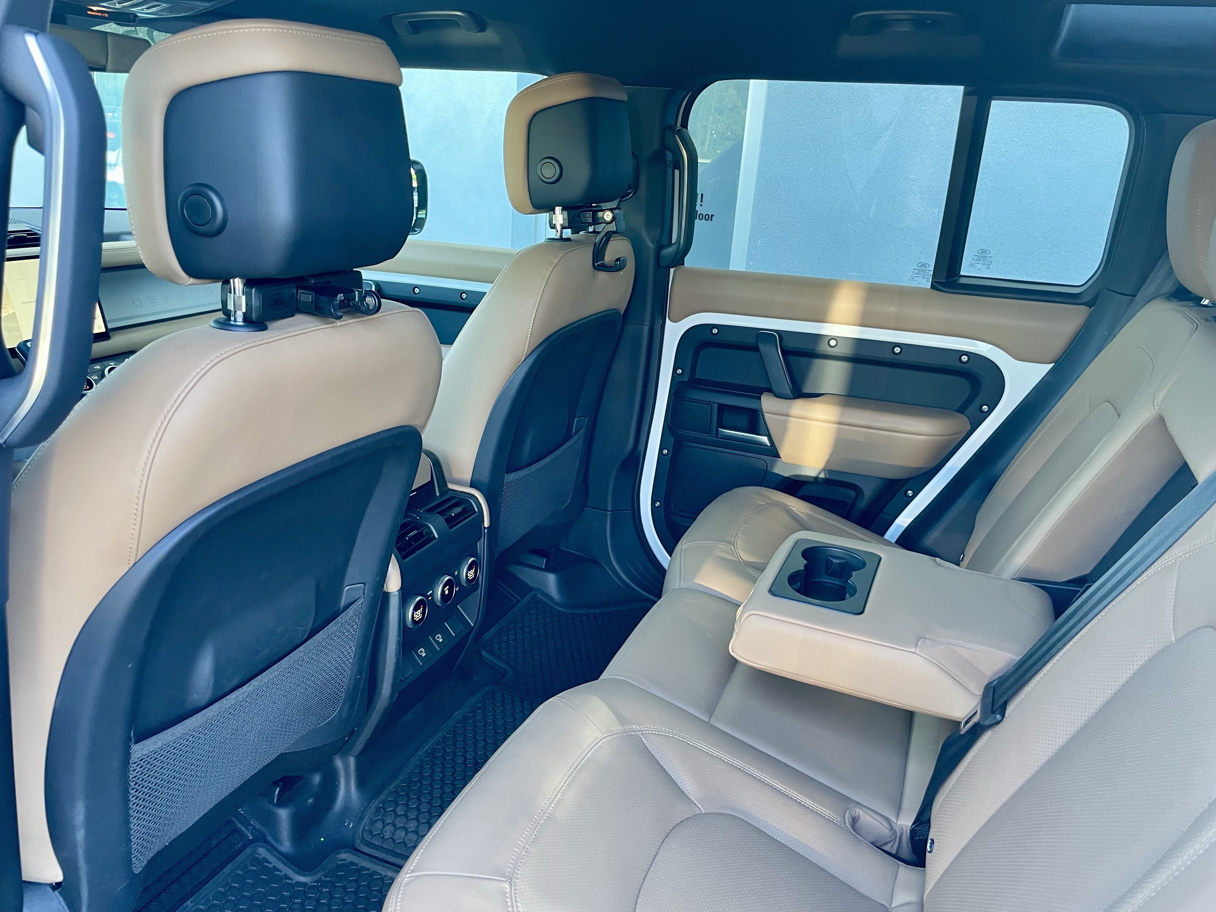 Certified 2025 Land Rover Defender 110 X-Dynamic SE AWD/4WD image 30
