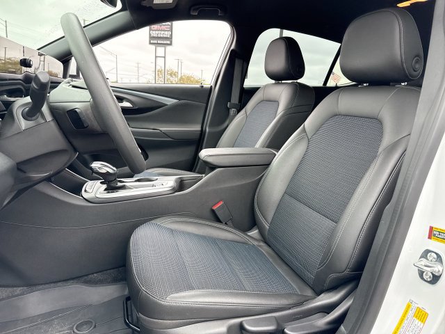 Certified 2025 Buick Envista Preferred FWD image 11
