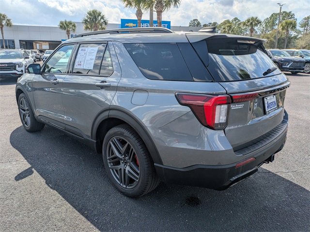 Used 2025 Ford Explorer ST-Line w/ ST-Line Street Pack image 6