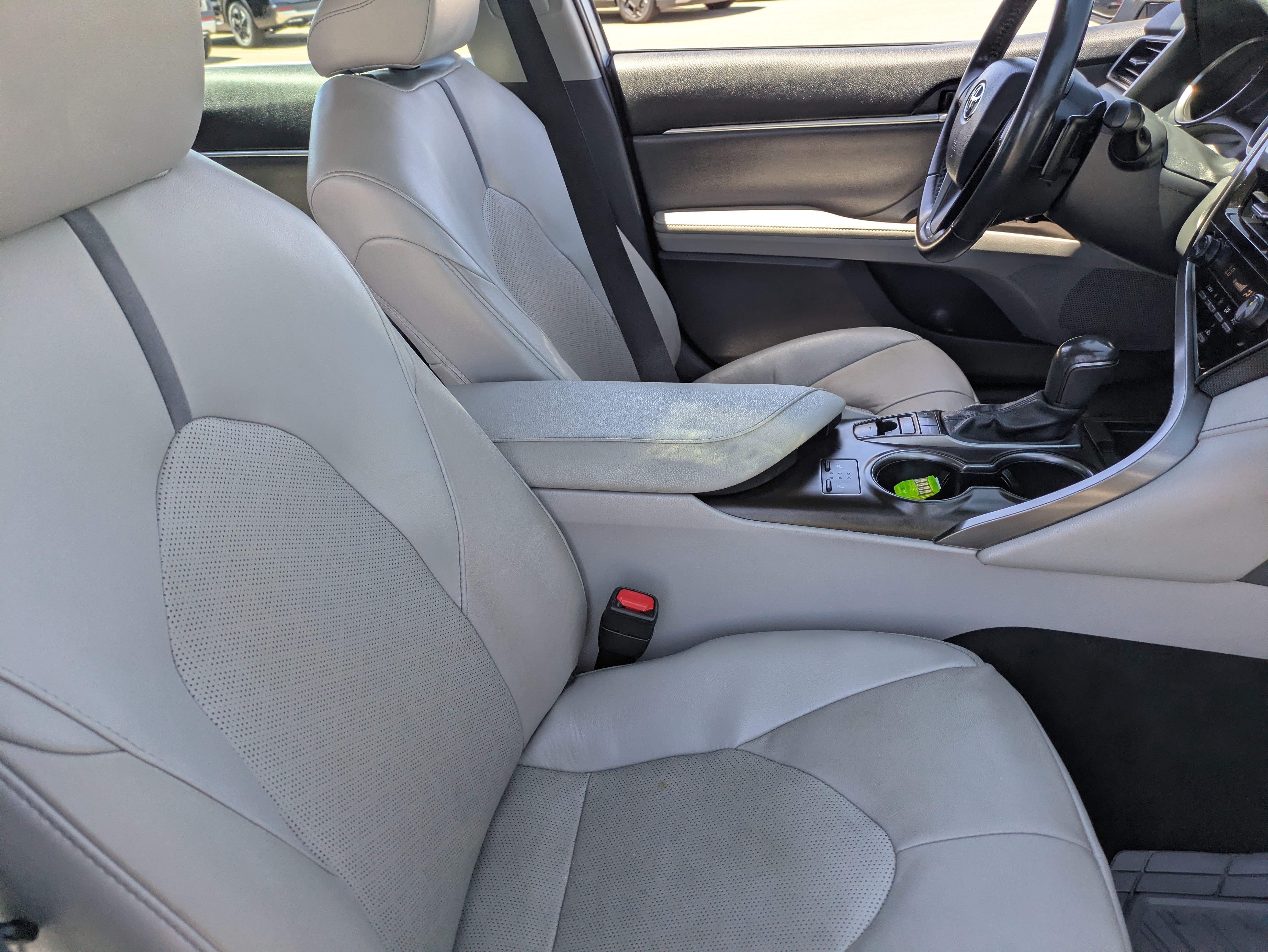 Used 2024 Toyota Camry XSE FWD image 11