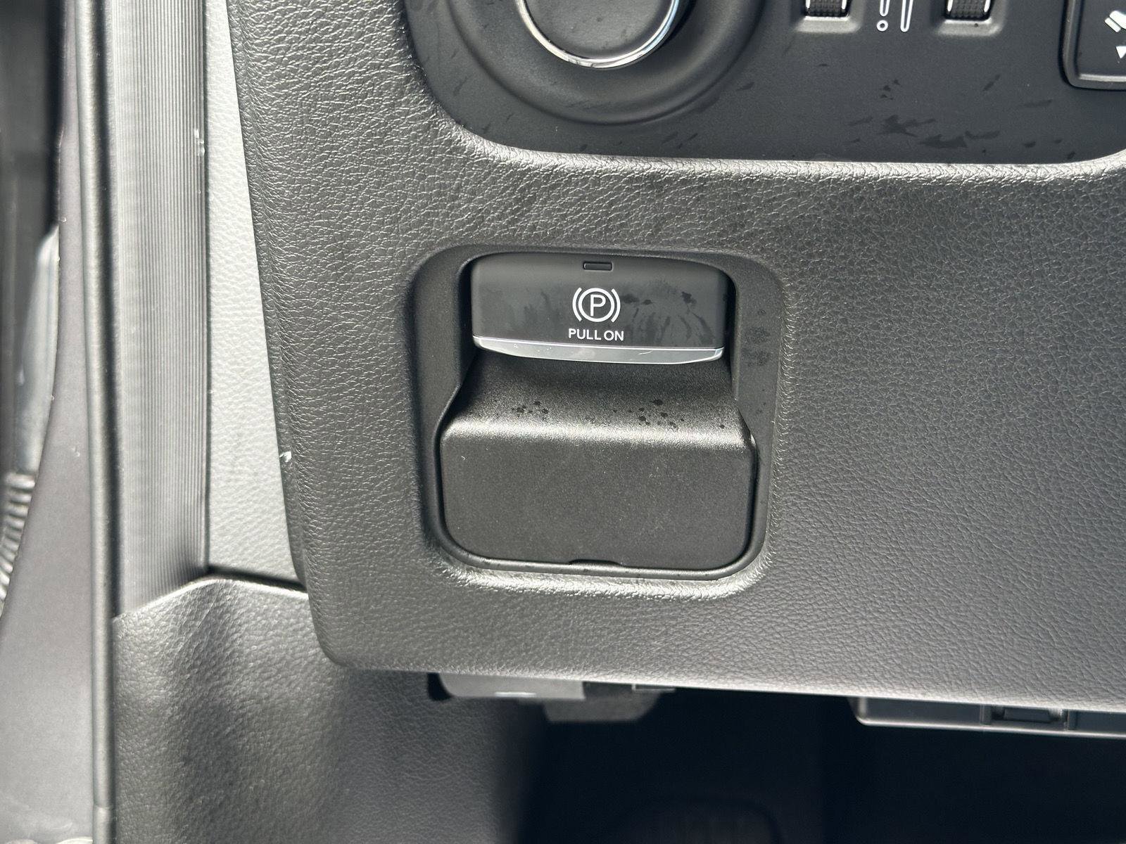 Used 2024 Jeep Wagoneer Series II w/ Flexible Seating Group image 17