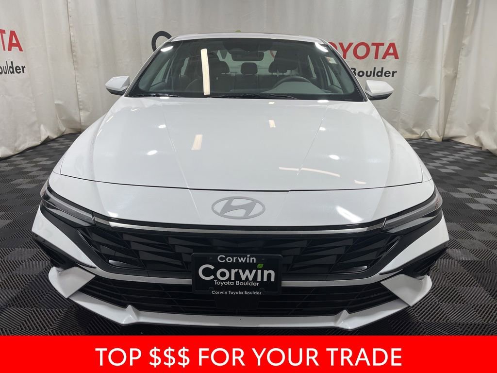 Used 2025 Hyundai Elantra SEL image 2