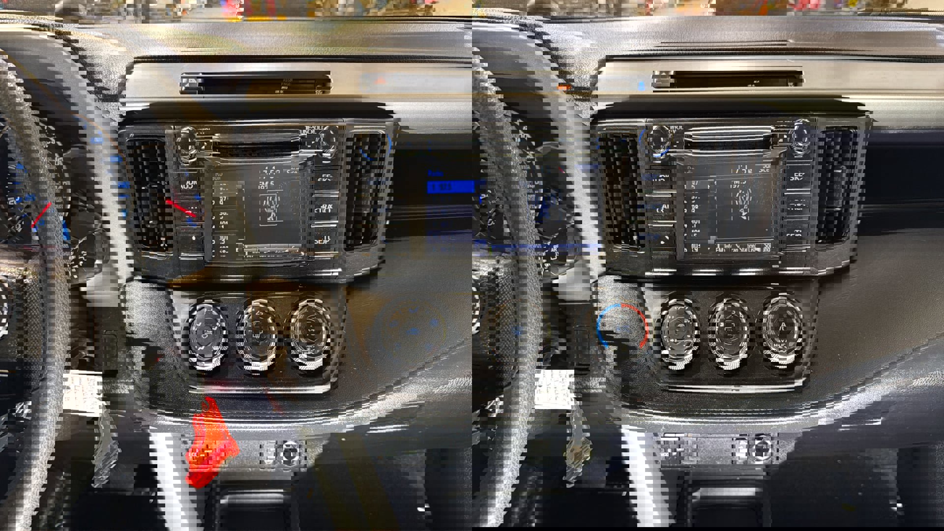 Used 2016 Toyota RAV4 LE image 15