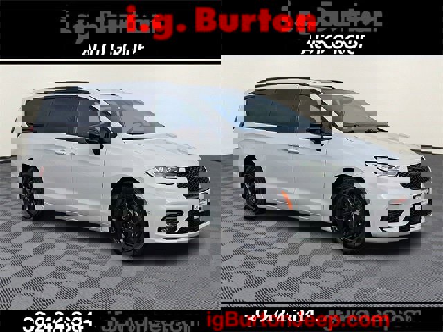 Used 2025 Chrysler Pacifica Premium